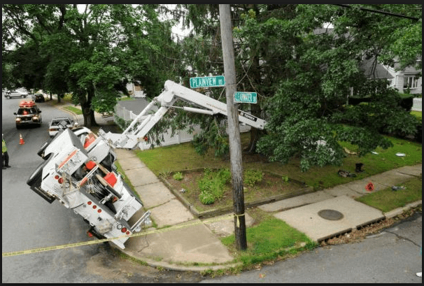 utility truck without outrigger pads